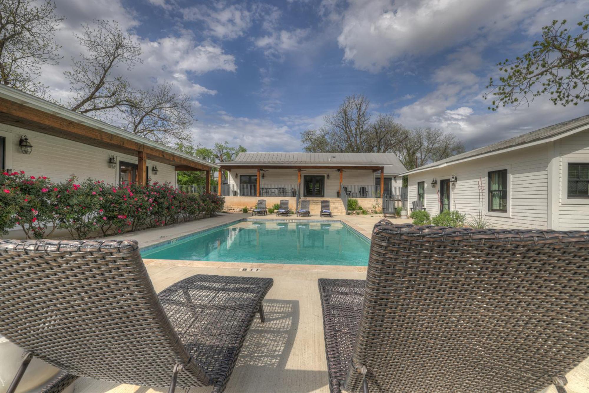 Schubert Inn Cottage - Pool - Walk To Main St Fredericksburg Dış mekan fotoğraf