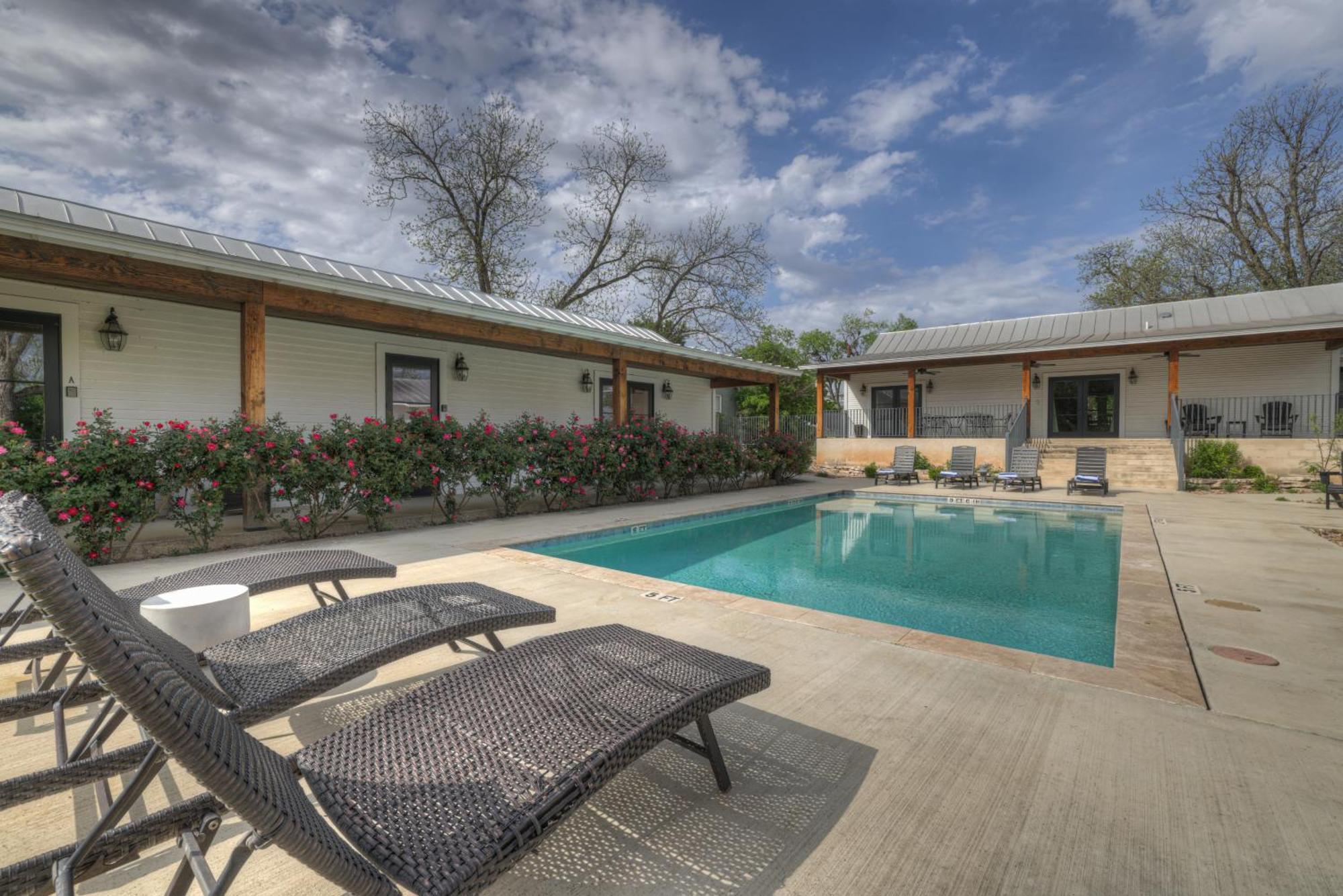 Schubert Inn Cottage - Pool - Walk To Main St Fredericksburg Dış mekan fotoğraf